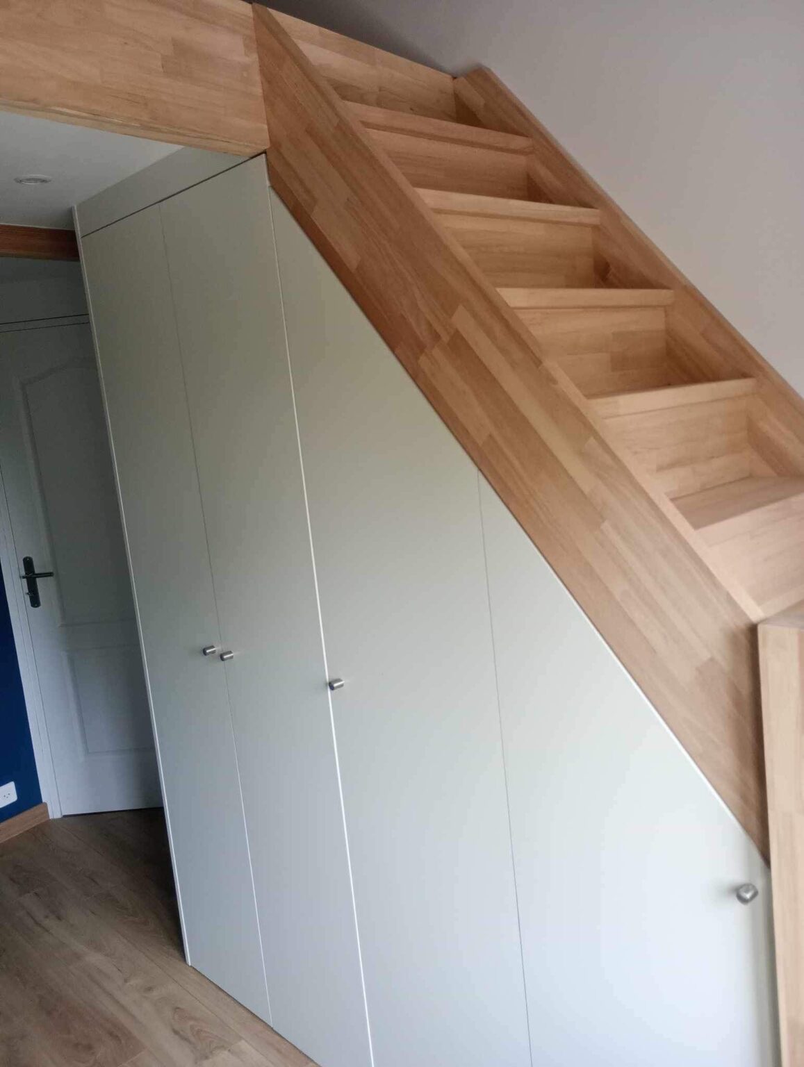 PLACARD SUR MESURE ET ESCALIER