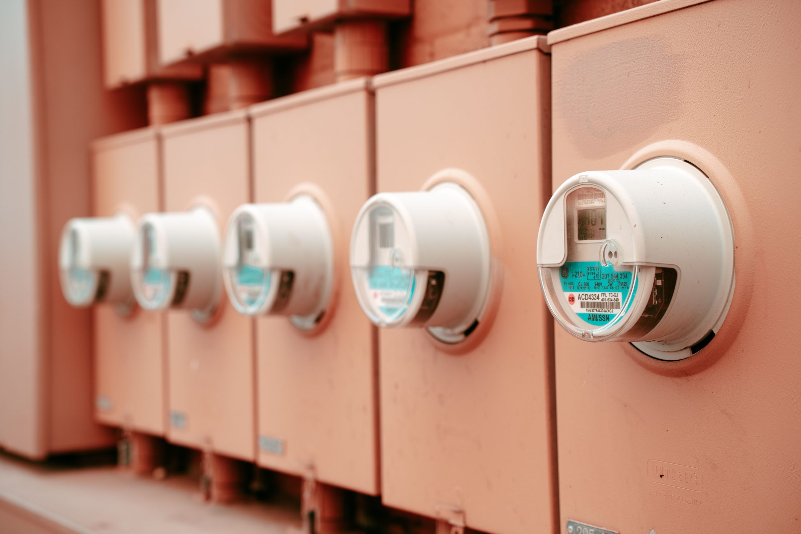 Rangee de compteurs industriels pour surveillance energie